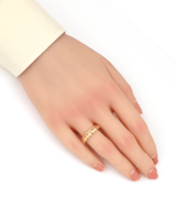 خاتم كابلز ذهبي للنساء تصميم أنيق بزركون مشرق