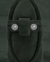 طقم شوكر سلسال مع أقراط بلمعة الألماس تصميم فضي