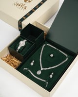 بوكس ملكي - طقم مجوهرات فاخر مرصع مع ساعة راقية