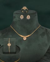 طقم ذهبي راقي مرصع بالزركون مع ساعة فخمة