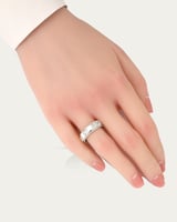 خاتم فضي نسائي تصميم الدبلة مرصع بالزركون الماسي