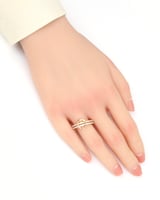 خاتم تنس ذهبي بتصميم حرف A