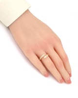 خاتم نسائي مزين بالزركون بتصميم ذهبي