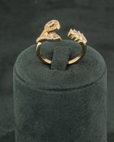 طقم اسوارة وخاتم بثلاثة فصوص زركونية براقة يزدان ل...