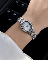 ساعة ستيل فضية تصميم كلاسيكي للنساء