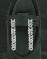 طقم فضي للنساء مرصع بالزركون الأبيض