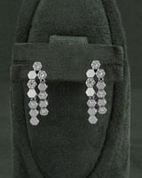 أقراط شومية تصميم ماسي فاخر للنساء