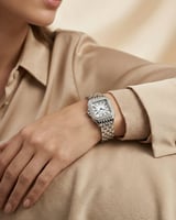 ساعة فضية من خاتون بتصميم عصري ناعم