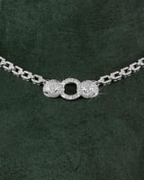 طقم مجوهرات بتصميم راس النمر يعكس القوة والفخامة م...