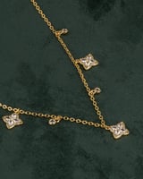 سلسال شوكر بلمعة الذهب وأقراط موردة مرصعة بالزركون