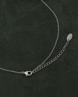 طقم شوكر سلسال وحلق مزين بالزركون تصميم فضي