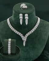 طقم مجوهرات للسهرات مزين الزركون