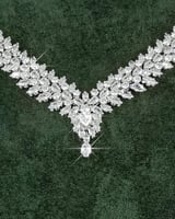 طقم اكسسوار مميز بقلادة متوهجة مزينة بالزركون اللا...