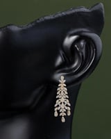 حلق فاخر مزخرف بفصوص الزركون ولمعة الألماس