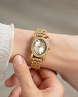 ساعة يد انيقة بلمعة الألماس لون ذهبي