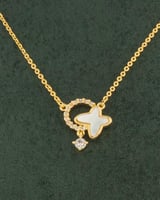 سلسال ذهبي بتصميم مفعم بالانوثة البراقة