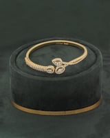 طقم اسوارة وخاتم بثلاثة فصوص زركونية براقة يزدان ل...