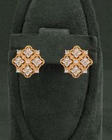 حلق نسائي ذهبي تصميم ارابيسك بلمعة الألماس