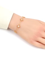 اسورة زركون نسائية بتصميم الوردة المرصعة بالزركون