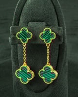 طقم مجوهرات بلمعة الذهب مزينة بوردة متوسطة