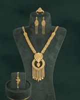 طقم اكسسوار بلمعة الذهب بتصميم راقي للأهداء والمنا...