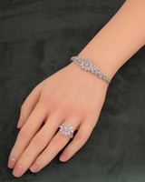 اسوارة وخاتم لون فضي بلمعة الألماس