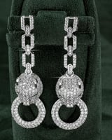 طقم مجوهرات بتصميم راس النمر يعكس القوة والفخامة م...