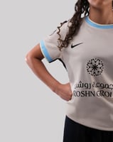 قميص الاتحاد الابيض