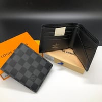 محفظة لويس فيتون