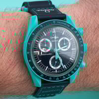 ساعة اوميقا سواتش القمر المضئ