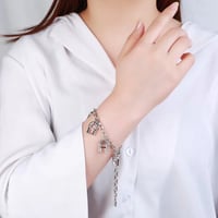 اسواره نسائيه حرف A باللون الفضي