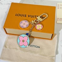 ميدالية لويس فيتون النسائية