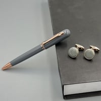 قـلم وكـبك باللون الرصاصي والبرونزي