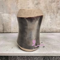 فازة ورود سراميك لون اسود لامع