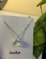 على ورق شفاف