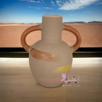 فازة ورد على شكل جرة