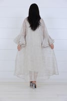 فستان لينن بيج فاتح غامق مزين بتطريز وبكم كلوش مع...