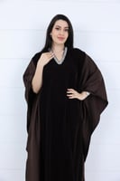 جلابية مخمل واسعة حلق V بخرز لول فضي لون بني