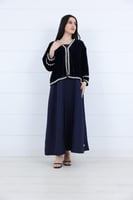 فستان كريب على مخمل بتطريز شك وفصوص لامع لون كحلي