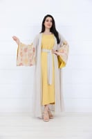 جلابية قطعتين مزينة بطياعة راقية مع حزام للخصر لون...