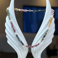 قلادة التورمالين مع اللؤلؤ – حماية ناعمة وأناقة مت...