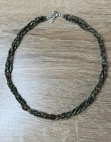 قلادة فيروز من 5 حبال – جرأة مستوحاة من الأرض