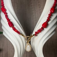 قلادة حجر المرجان الطبيعي – صناعة يدوية بروح البحر