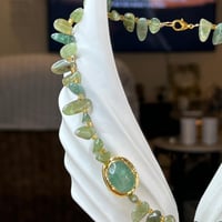 قلادة اليشب الأخضر – رمز الهدوء والازدهار