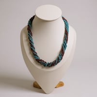 قلادة الأجات والجارنيت بعشرة حبال