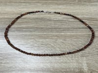 تشوكر التوباز – إشراقة ناعمة وطاقة من الصفاء