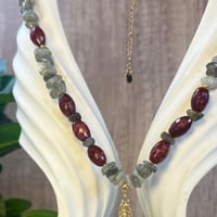 قلادة الطاووس والياقوت – فخامة الطبيعة وسحر الألوا...