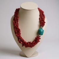 قلادة المرجان والفيروز مع الفضة