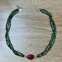 قلادة روبي زوزيت – سحر الطبيعة وجمالها