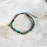 إسوارة الفيروز الطبيعي – بساطة راقية بروح طبيعية ص...